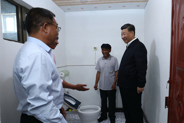 習(xí)近平考察甘肅省古浪縣黃花灘生態(tài)移民區(qū)富民新村 習(xí)近平考察甘肅省古浪縣黃花灘生態(tài)移民區(qū)富民新村