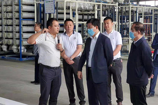 遼寧省葫蘆島市市長楊軍生蒞臨北票市一諾環(huán)保產(chǎn)業(yè)集團考察并指導工作 遼寧省葫蘆島市市長楊軍生蒞臨北票市一諾環(huán)保產(chǎn)業(yè)集團考察并指導工作