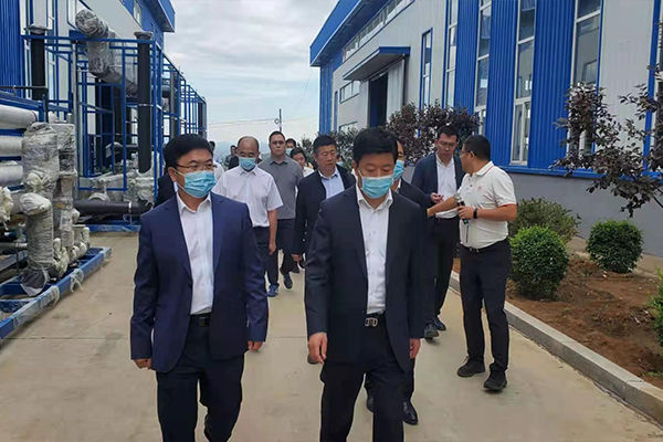 遼寧省葫蘆島市市長楊軍生蒞臨北票市一諾環(huán)保產(chǎn)業(yè)集團考察并指導工作 遼寧省葫蘆島市市長楊軍生蒞臨北票市一諾環(huán)保產(chǎn)業(yè)集團考察并指導工作